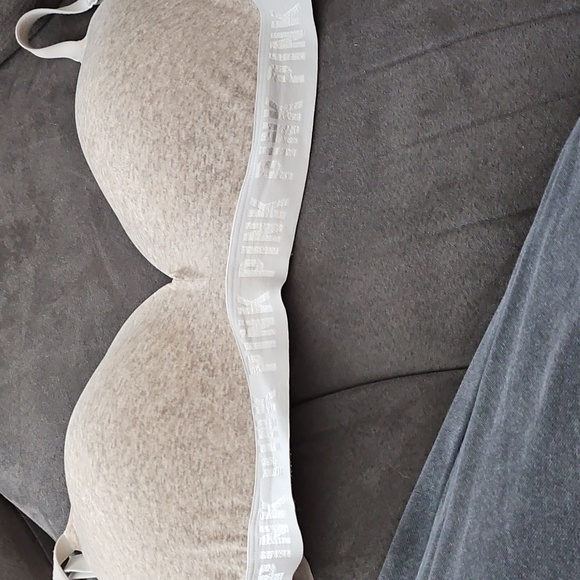 PINK Bra Collection - Picture 4 of 5